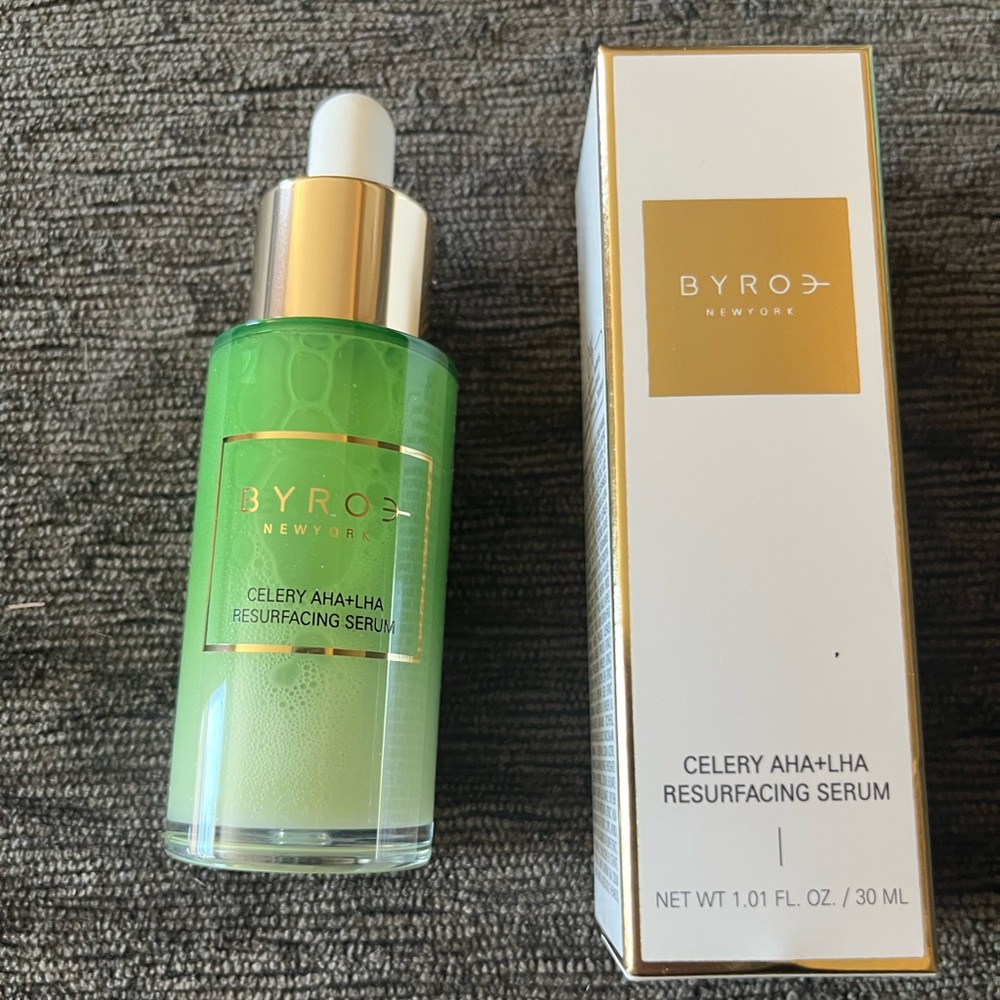 Green Resurfacing Serum never opened no tags but it's brand new